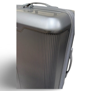 Samsonite Silhouette 18 Hardside Medium Spinner -Silver (PREOWNED)